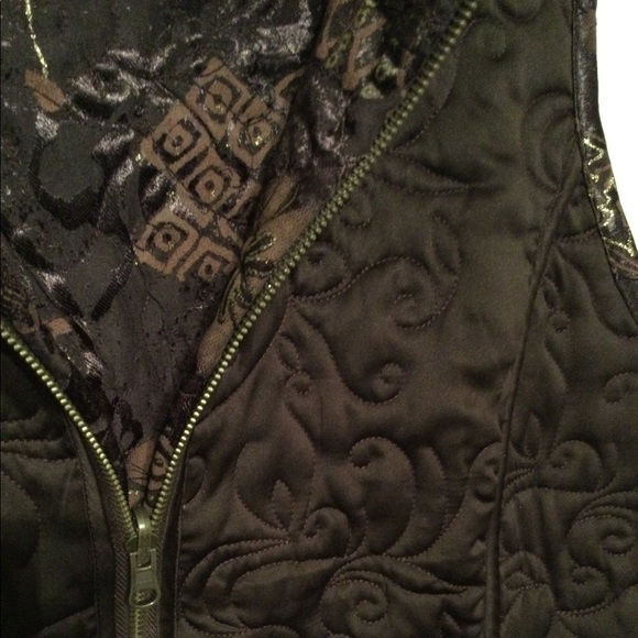 NWOT. Chico’s Reversible Quilted Vest, Dark Plum, XL. - Picture 6 of 9